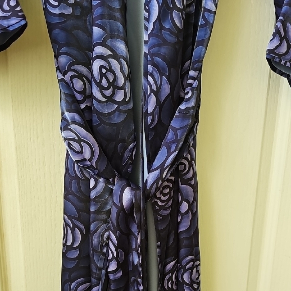 Women's Reversible Robe - Picture 2 of 6